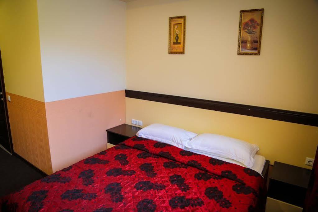 Mildom Express Hotel Almaty Bagian luar foto
