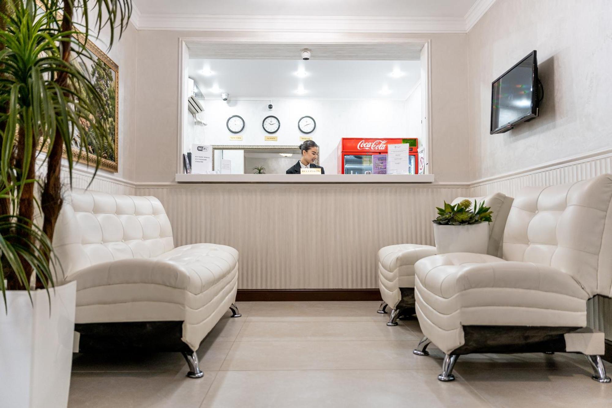 Mildom Express Hotel Almaty Bagian luar foto