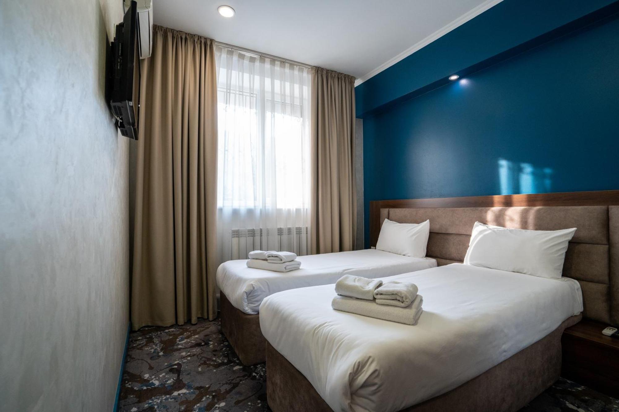 Mildom Express Hotel Almaty Bagian luar foto