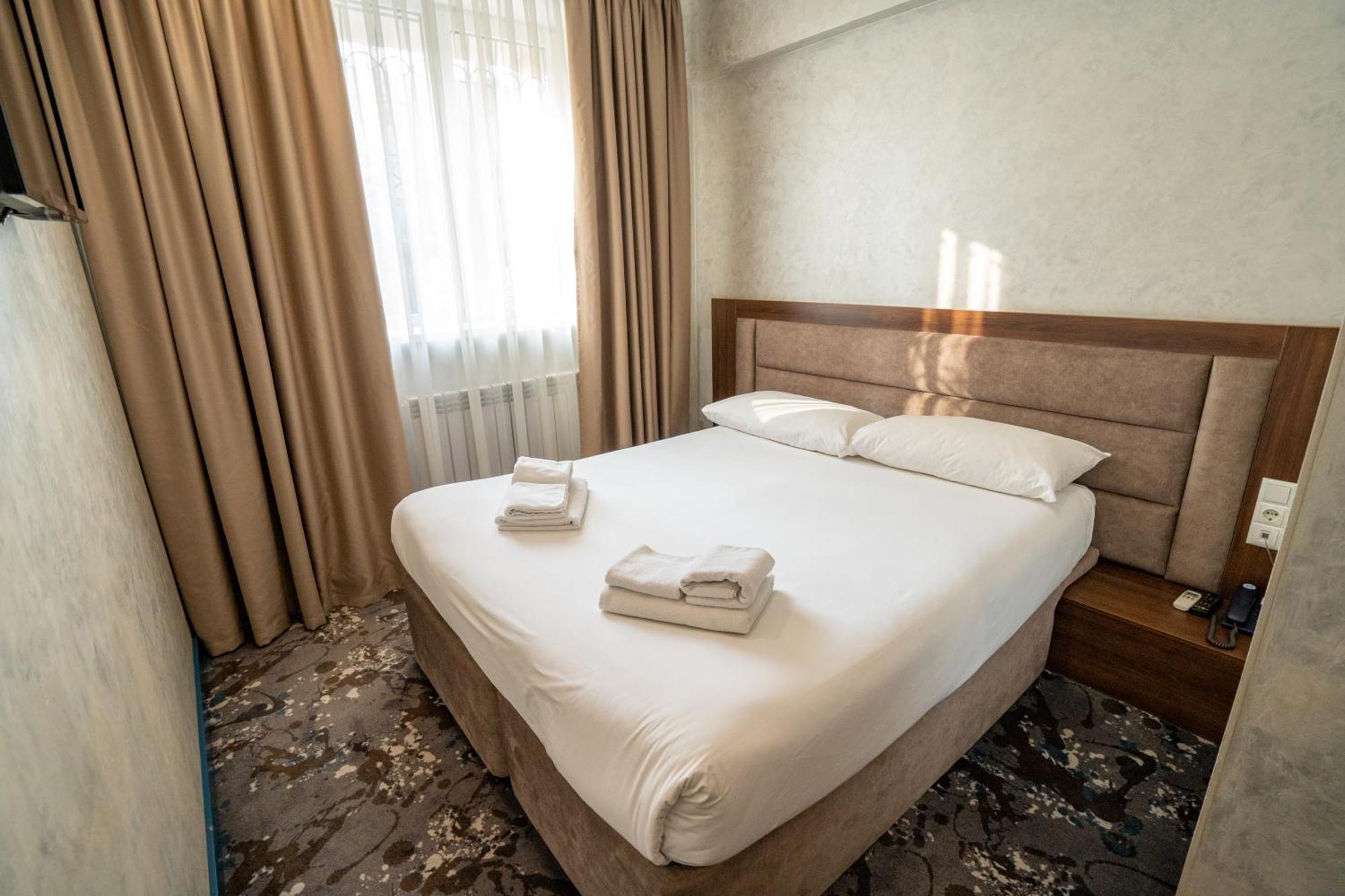 Mildom Express Hotel Almaty Bagian luar foto